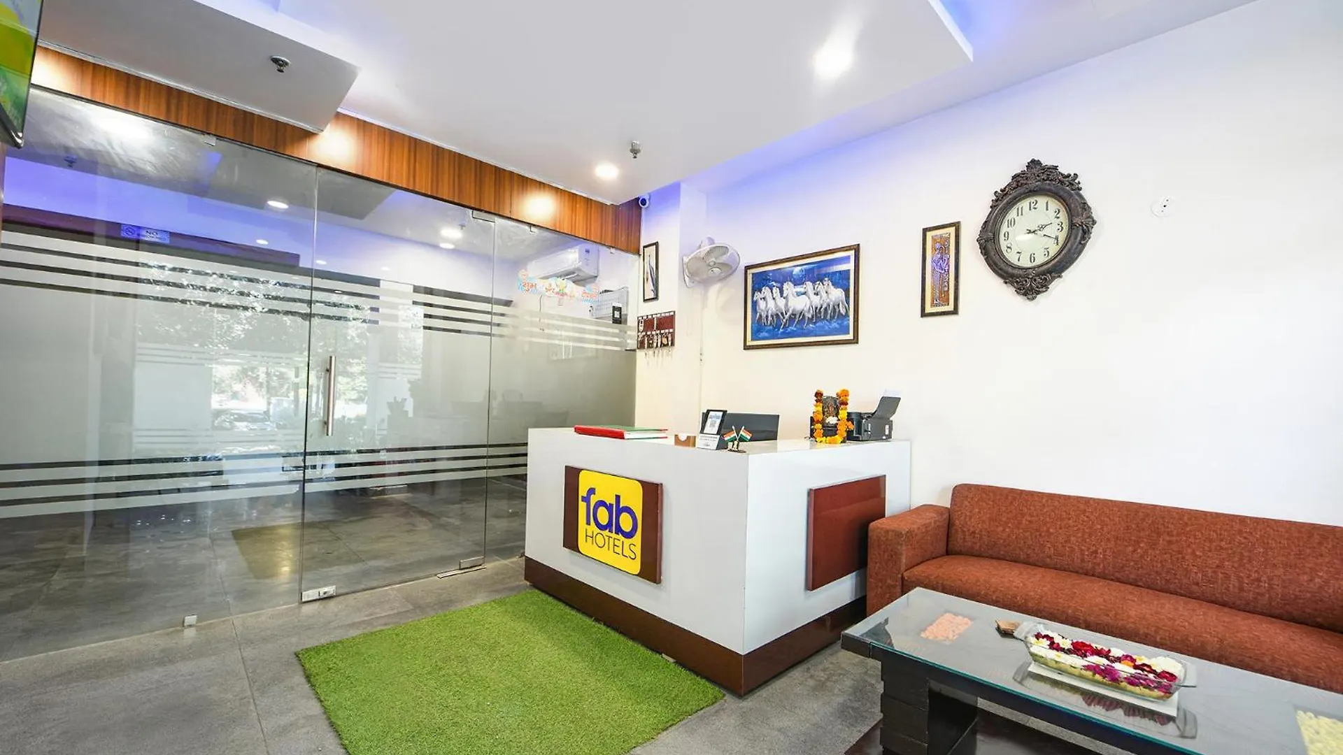 Hotel Gracious Gurgaon 3*,  India