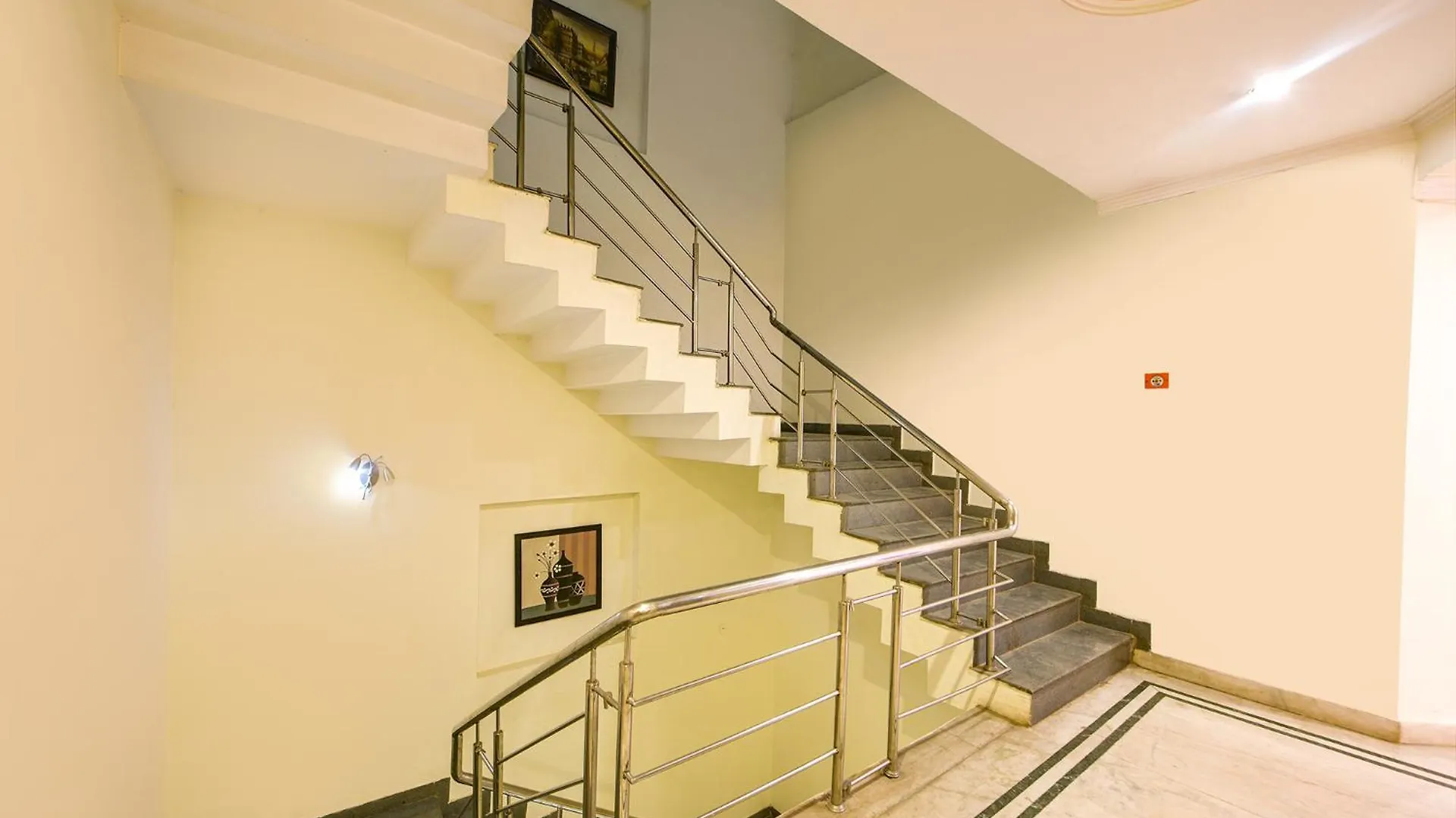 Hotel Gracious Gurgaon