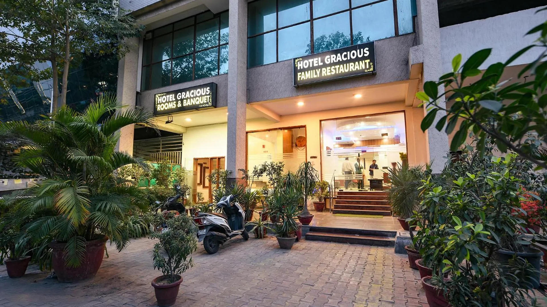 Hotel Gracious Gurgaon 3*,